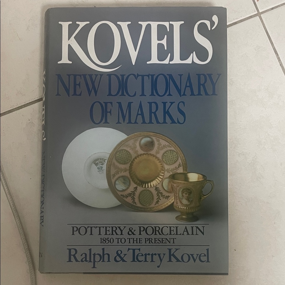 Book - KOVELS New Dictionary of Marks in Blue, White, Gold